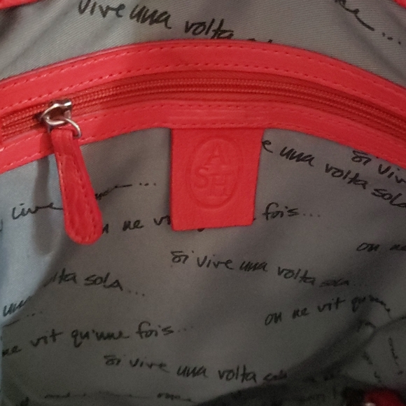 Women's Authentic Handbag ๐ - Picture 6 of 7